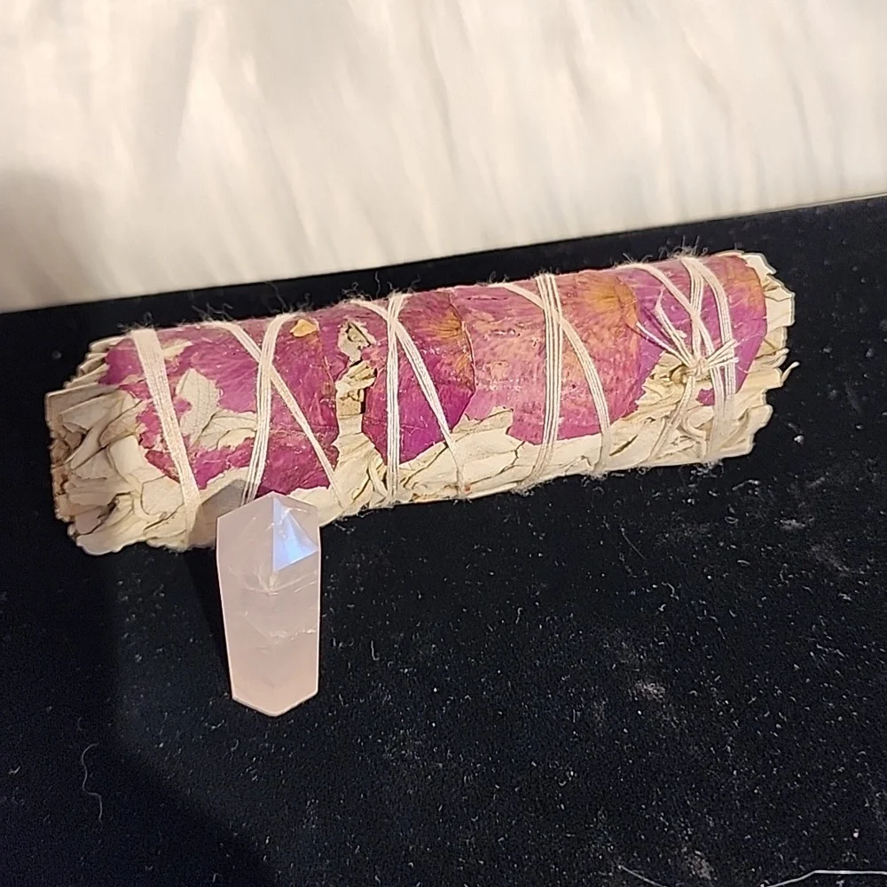 Romance Sage Bundle has dried rose petals  with Rose Quartz mini tower - Picture 6 of 6